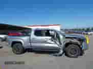 2024 Toyota Tacoma SR5 z VIN 3TMLB5JN5RM039515, wystawiony jako IAAI lot #42416031 z przebiegiem 10 900 mil mil oraz . Historia ofert i sprzedaży dostępna na DreamBid. Obrazek 13.