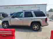 2005 Chevrolet TrailBlazer LT с VIN 1GNDS13SX52355663, выставлен на аукционе IAAI как лот 42886769 с пробегом 138 099 миль миль и . История ставок и продаж доступна на DreamBid. Изображение 14.