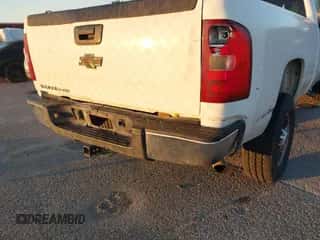 2009 Chevrolet Silverado 2500HD Work Truck z VIN 1GCHC44K49F171602, wystawiony jako IAAI lot #43424108 z przebiegiem 317 770 mil mil oraz . Historia ofert i sprzedaży dostępna na DreamBid. Obrazek 6.