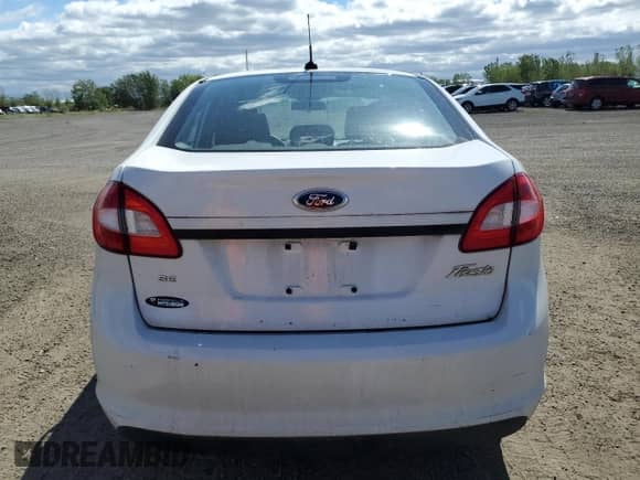 2011 Ford Fiesta SE z VIN 3FADP4BJ2BM239601, wystawiony jako Copart lot #70484235 z przebiegiem 145 671 mil mil oraz Szkoda całkowita • Salvage title. Historia ofert i sprzedaży dostępna na DreamBid. Obrazek 6.