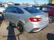 2018 Chevrolet Cruze LT z VIN 1G1BE5SM2J7150622, wystawiony jako IAAI lot #43325104 z przebiegiem 98 869 mil mil oraz . Historia ofert i sprzedaży dostępna na DreamBid. Obrazek 3.