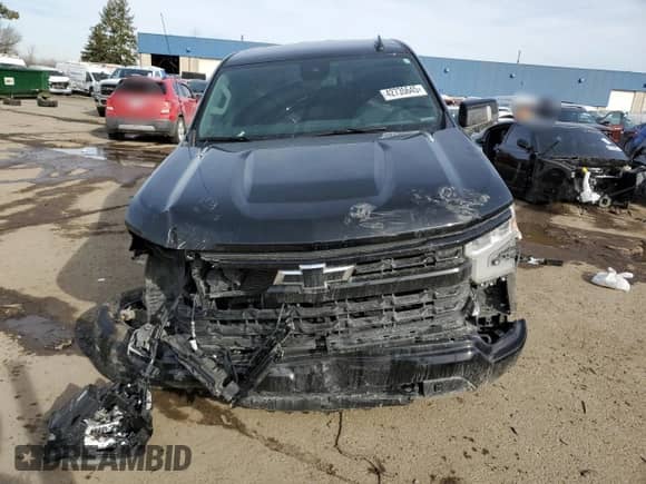 2022 Chevrolet Silverado 1500 RST z VIN 1GCUDEET6NZ599205, wystawiony jako Copart lot #42735645 z przebiegiem Nie podano mil oraz Czysty tytuł • Clean title. Historia ofert i sprzedaży dostępna na DreamBid. Obrazek 5.