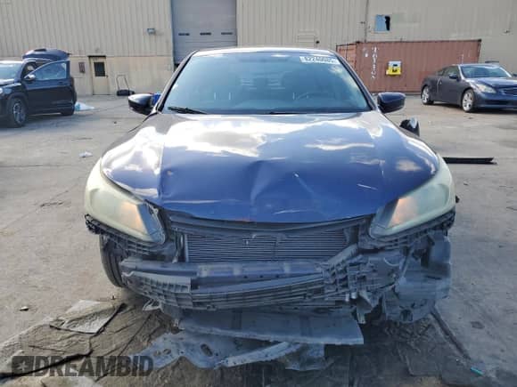 2014 Honda Accord LX с VIN 1HGCR2F35EA205719, выставлен на аукционе Copart как лот 82240085 с пробегом 228 132 миль миль и Списание • Salvage title. История ставок и продаж доступна на DreamBid. Изображение 5.