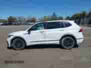 2022 Volkswagen Tiguan SE R-Line Black с VIN 3VV8B7AXXNM095478, выставлен на аукционе IAAI как лот 42056142 с пробегом 24 609 миль миль и . История ставок и продаж доступна на DreamBid. Изображение 14.