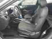 2012 Hyundai Veloster w/Red Int z VIN KMHTC6AD0CU053458, wystawiony jako Copart lot #60790585 z przebiegiem 123 096 mil mil oraz Czysty tytuł • Clean title. Historia ofert i sprzedaży dostępna na DreamBid. Obrazek 7.