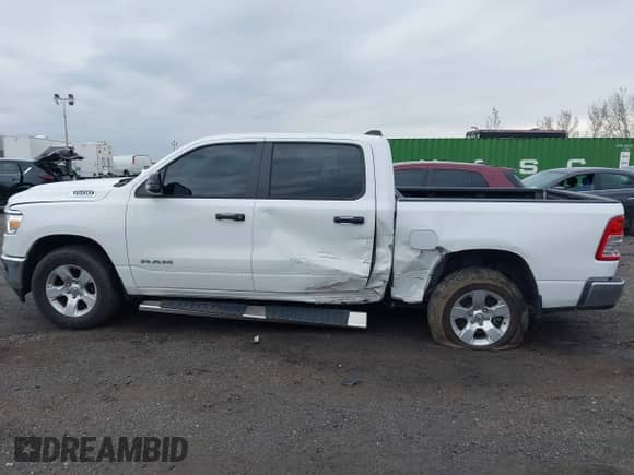 2024 Ram 1500 Big Horn z VIN 1C6SRFFT6RN115065, wystawiony jako IAAI lot #41997639 z przebiegiem 15 453 mil mil oraz . Historia ofert i sprzedaży dostępna na DreamBid. Obrazek 15.