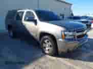 2011 Chevrolet Suburban LT z VIN 1GNSCJE09BR344091, wystawiony jako IAAI lot #41605909 z przebiegiem 312 559 mil mil oraz . Historia ofert i sprzedaży dostępna na DreamBid. Obrazek 1.