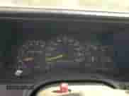 1998 GMC Sierra 1500 z VIN 1GTEC19W4WE521888, wystawiony jako Copart lot #53161505 z przebiegiem 985 004 mil mil oraz Szkoda całkowita • Salvage title. Historia ofert i sprzedaży dostępna na DreamBid. Obrazek 9.