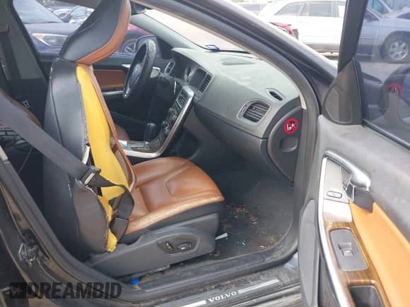 2012 Volvo S60 T6 with VIN YV1902FH2C2036128, listed as a IAAI auction lot 40015839 with 185,249 mi miles and . Bid and sale history available at DreamBid. Image 5.