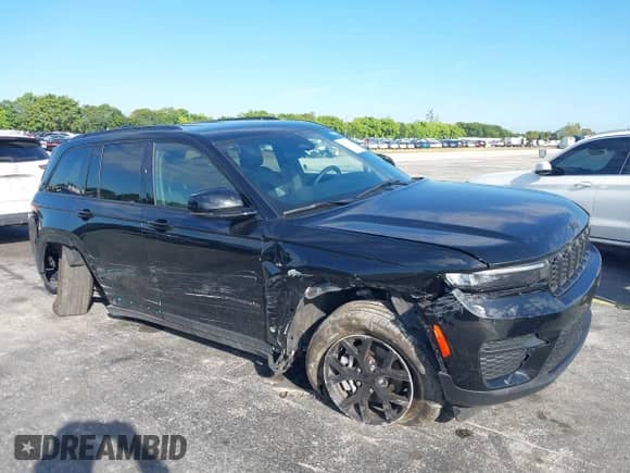 2024 Jeep Grand Cherokee Altitude with VIN 1C4RJHAG1R8506966, listed as a IAAI auction lot 41677936 with 29,764 mi miles and . Bid and sale history available at DreamBid. Image 6.