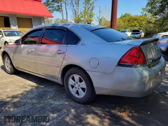 2008 Chevrolet Impala LT z VIN 2G1WT58K889253923, wystawiony jako IAAI lot #42727495 z przebiegiem 205 983 mil mil oraz . Historia ofert i sprzedaży dostępna na DreamBid. Obrazek 3.