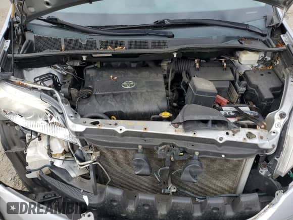 2011 Toyota Sienna LE z VIN 5TDKK3DC9BS047018, wystawiony jako Copart lot #82652505 z przebiegiem 151 351 mil mil oraz Czysty tytuł • Clean title. Historia ofert i sprzedaży dostępna na DreamBid. Obrazek 12.