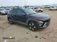 2024 Hyundai Kona SEL с VIN KM8HBCAB2RU139563, выставлен на аукционе Copart как лот 67428135 с пробегом 18 123 миль миль и Чистый • Clean title. История ставок и продаж доступна на DreamBid. Изображение 4.