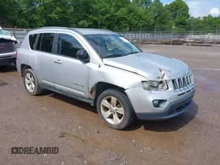 2011 Jeep Compass z VIN 1J4NF1FB5BD279258, wystawiony jako IAAI lot #42353595 z przebiegiem 206 717 mil mil oraz . Historia ofert i sprzedaży dostępna na DreamBid. Obrazek 1.