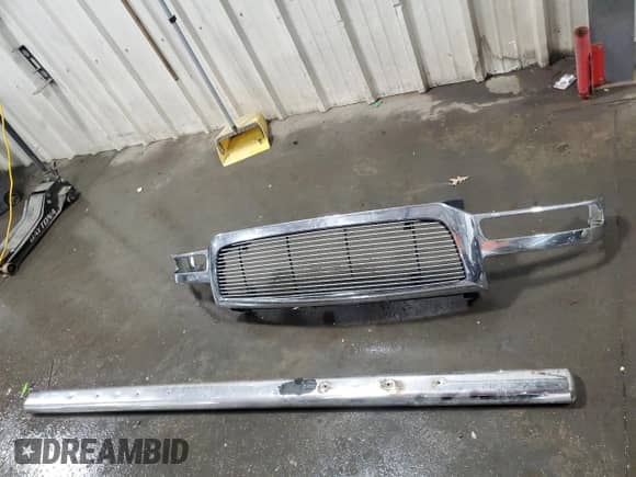 2005 GMC Sierra 1500 SLE с VIN 2GTEK13TX51305075, выставлен на аукционе Copart как лот 56644435 с пробегом 200 516 миль миль и Списание • Salvage title. История ставок и продаж доступна на DreamBid. Изображение 12.