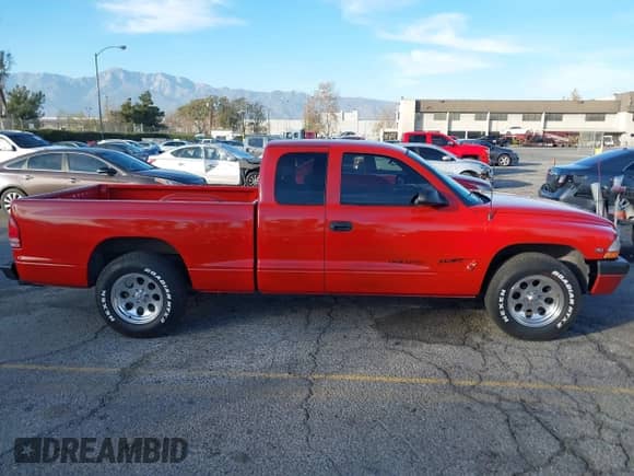 1998 Dodge Dakota SLT с VIN 1B7GL22Y9WS500143, выставлен на аукционе IAAI как лот 41353029 с пробегом 147 552 миль миль и . История ставок и продаж доступна на DreamBid. Изображение 13.