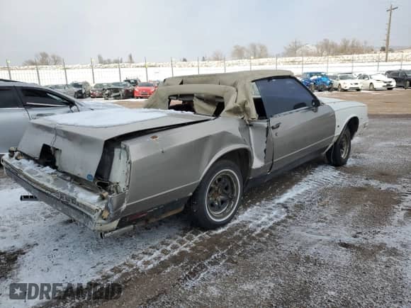 1983 Chevrolet Monte Carlo z VIN 1G1AZ37H5DR175751, wystawiony jako Copart lot #45337105 z przebiegiem 360 000 mil mil oraz Szkoda całkowita • Salvage title. Historia ofert i sprzedaży dostępna na DreamBid. Obrazek 3.