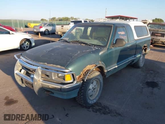 1996 Chevrolet S-10 LS с VIN 1GCCT19X1T8105176, выставлен на аукционе IAAI как лот 43342063 с пробегом 250 451 миль миль и . История ставок и продаж доступна на DreamBid. Изображение 2.