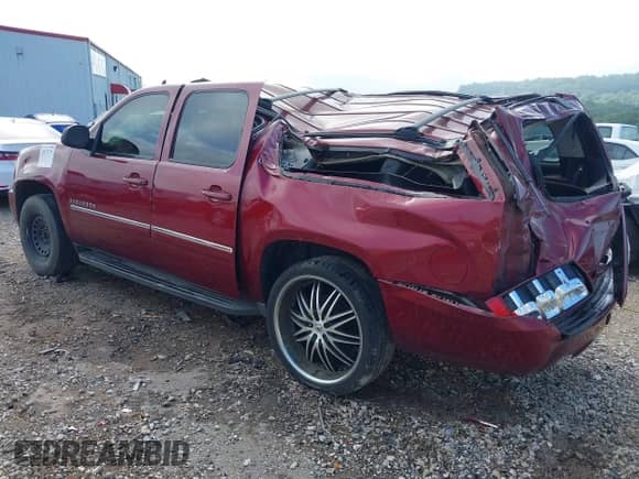 2010 Chevrolet Suburban LT z VIN 1GNUCJE07AR268426, wystawiony jako IAAI lot #42523275 z przebiegiem 252 841 mil mil oraz . Historia ofert i sprzedaży dostępna na DreamBid. Obrazek 3.