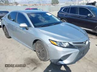 2019 Toyota Camry SE z VIN 4T1B11HK0KU271598, wystawiony jako IAAI lot #43243266 z przebiegiem 113 881 mil mil oraz . Historia ofert i sprzedaży dostępna na DreamBid. Obrazek 1.