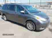 2017 Toyota Sienna XLE Auto Access Seat z VIN 5TDYZ3DC3HS850387, wystawiony jako IAAI lot #42945810 z przebiegiem 56 833 mil mil oraz . Historia ofert i sprzedaży dostępna na DreamBid. Obrazek 1.