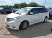 2017 Toyota Sienna XLE Auto Access Seat z VIN 5TDYZ3DC9HS864617, wystawiony jako IAAI lot #42833882 z przebiegiem 61 329 mil mil oraz . Historia ofert i sprzedaży dostępna na DreamBid. Obrazek 2.