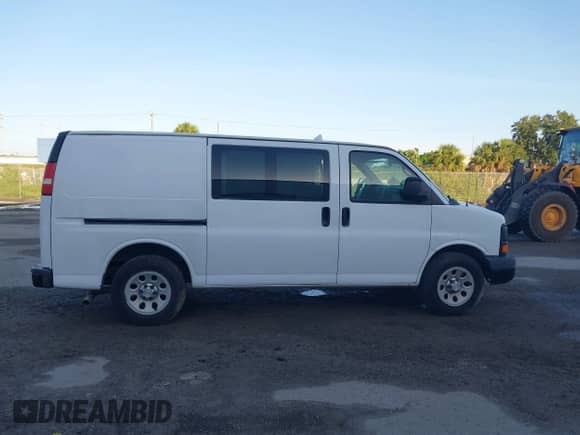2013 Chevrolet Express Cargo с VIN 1GCSGAFX5D1167386, выставлен на аукционе IAAI как лот 42356301 с пробегом Не указан миль и . История ставок и продаж доступна на DreamBid. Изображение 13.