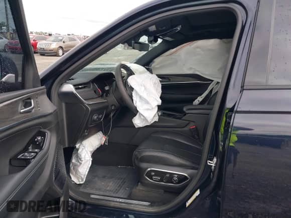 2023 Jeep Grand Cherokee Overland z VIN 1C4RJHDG8P8822650, wystawiony jako IAAI lot #42145252 z przebiegiem 63 100 mil mil oraz . Historia ofert i sprzedaży dostępna na DreamBid. Obrazek 5.