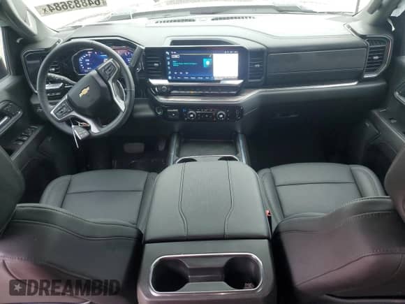 2024 Chevrolet Silverado 3500HD LTZ z VIN 1GC4YUEYXRF318878, wystawiony jako Copart lot #64883684 z przebiegiem 3 837 mil mil oraz Szkoda całkowita • Salvage title. Historia ofert i sprzedaży dostępna na DreamBid. Obrazek 8.