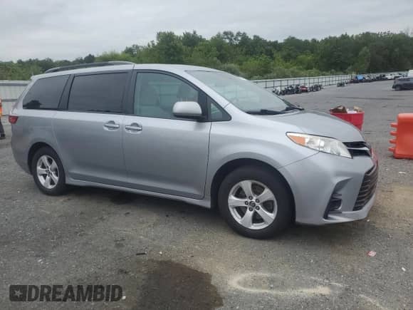 2018 Toyota Sienna LE Auto Access Seat with VIN 5TDKZ3DC3JS923866, listed as a Copart auction lot 69271715 with 214,606 mi miles and Salvage title. Bid and sale history available at DreamBid. Image 4.
