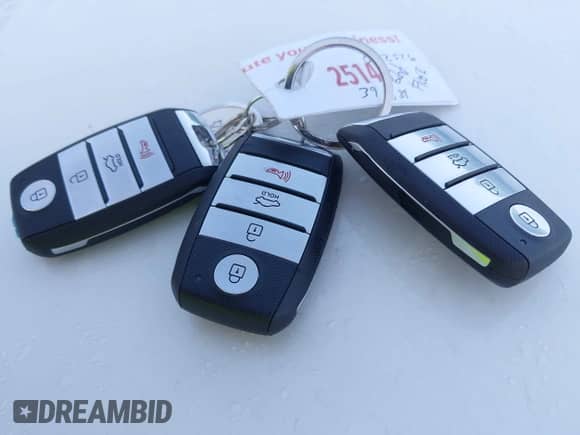 2016 Kia Optima EX z VIN 5XXGU4L32GG022526, wystawiony jako IAAI lot #43258035 z przebiegiem 39 849 mil mil oraz . Historia ofert i sprzedaży dostępna na DreamBid. Obrazek 11.