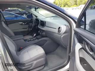 2020 Chevrolet Blazer LT с VIN 3GNKBCR43LS656501, выставлен на аукционе IAAI как лот 43109505 с пробегом 45 732 миль миль и . История ставок и продаж доступна на DreamBid. Изображение 5.