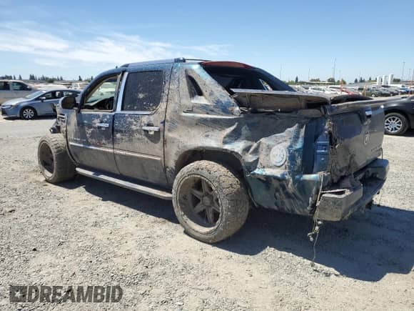 2007 Cadillac Escalade EXT with VIN 3GYFK62887G190530, listed as a Copart auction lot 68031485 with 127,148 mi miles and Salvage title. Bid and sale history available at DreamBid. Image 2.