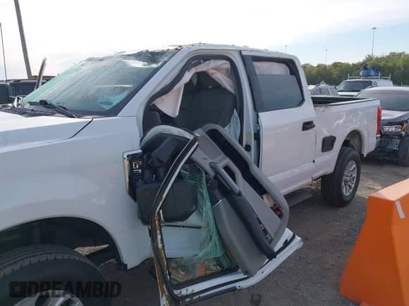 2022 Ford F-250 XL with VIN 1FT7W2BT3NEF14970, listed as a IAAI auction lot 43517087 with 34,043 mi miles and . Bid and sale history available at DreamBid. Image 6.