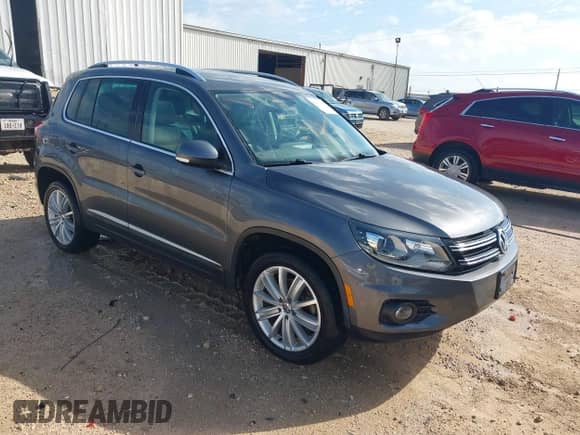 2016 Volkswagen Tiguan S z VIN WVGAV7AX4GW574940, wystawiony jako IAAI lot #42331396 z przebiegiem 81 711 mil mil oraz . Historia ofert i sprzedaży dostępna na DreamBid. Obrazek 1.