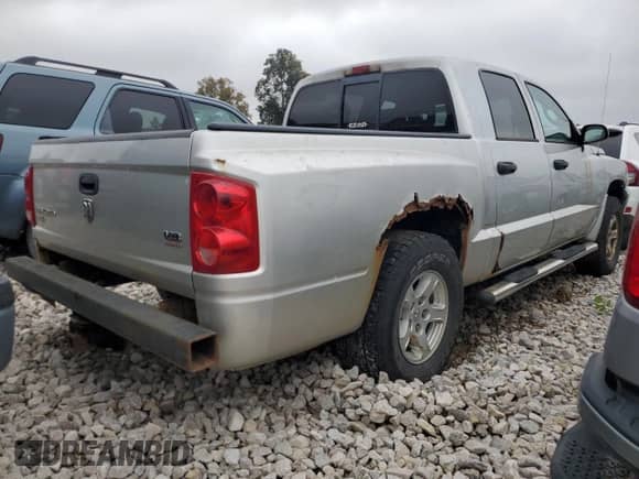 2006 Dodge Dakota SLT with VIN 1D7HW48NX6S535414, listed as a Copart auction lot 81006855 with 266,573 mi miles and Clean title. Bid and sale history available at DreamBid. Image 3.