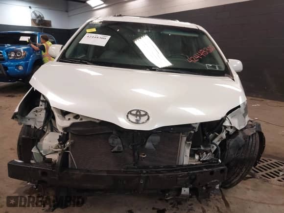 2016 Toyota Sienna XLE with VIN 5TDYK3DCXGS743128, listed as a IAAI auction lot 42448300 with 148,197 mi miles and . Bid and sale history available at DreamBid. Image 6.