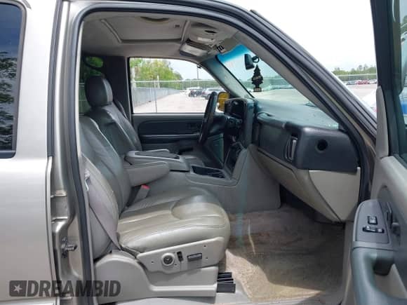 2003 Chevrolet Suburban LS with VIN 3GNFK16Z53G206728, listed as a IAAI auction lot 42773103 with 237,580 mi miles and . Bid and sale history available at DreamBid. Image 5.