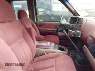 1995 Chevrolet Silverado 2500 с VIN 1GCGK29F3SE274603, выставлен на аукционе IAAI как лот 43355211 с пробегом 197 837 миль миль и . История ставок и продаж доступна на DreamBid. Изображение 5.