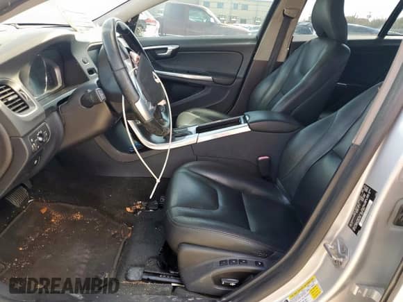 2015 Volvo S60 T5 Drive-E Premier с VIN YV126MFK4F1355600, выставлен на аукционе Copart как лот 68793115 с пробегом Не указан миль и Чистый • Clean title. История ставок и продаж доступна на DreamBid. Изображение 7.