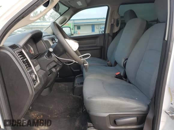 2020 Ram 1500 Tradesman z VIN 3C6RR6KT7LG130159, wystawiony jako Copart lot #69254125 z przebiegiem 123 428 mil mil oraz Szkoda całkowita • Salvage title. Historia ofert i sprzedaży dostępna na DreamBid. Obrazek 7.