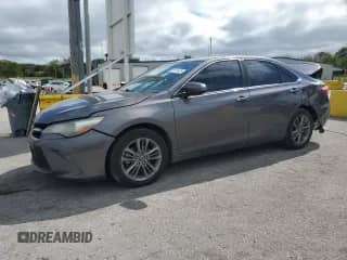 2015 Toyota Camry SE z VIN 4T1BF1FK7FU086507, wystawiony jako Copart lot #85151425 z przebiegiem 141 955 mil mil oraz Szkoda całkowita • Salvage title. Historia ofert i sprzedaży dostępna na DreamBid. Obrazek 1.