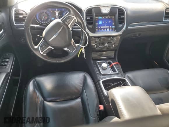 2016 Chrysler 300 Anniversary Edition с VIN 2C3CCAAG0GH161450, выставлен на аукционе Copart как лот 61992645 с пробегом 122 656 миль миль и Списание • Salvage title. История ставок и продаж доступна на DreamBid. Изображение 8.