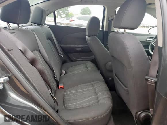 2016 Chevrolet Sonic LT z VIN 1G1JC5SH5G4153819, wystawiony jako Copart lot #61054405 z przebiegiem 76 381 mil mil oraz Szkoda całkowita • Salvage title. Historia ofert i sprzedaży dostępna na DreamBid. Obrazek 10.