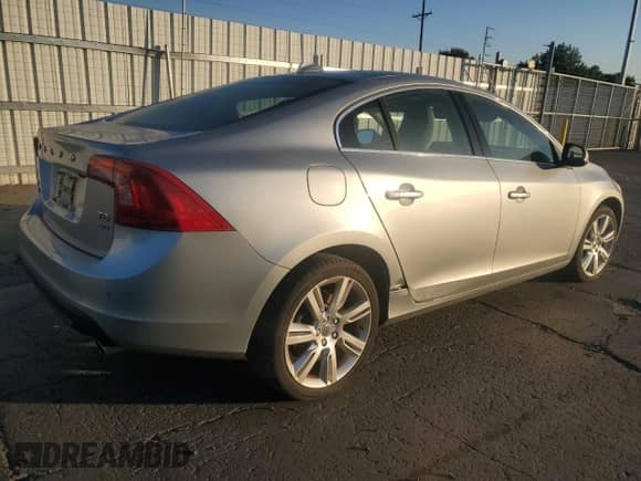 2011 Volvo S60 с VIN YV1902FH2B2013429, выставлен на аукционе Copart как лот 65014925 с пробегом 85 459 миль миль и Чистый • Clean title. История ставок и продаж доступна на DreamBid. Изображение 3.