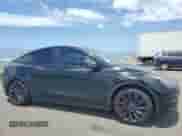 2023 Tesla Model Y Performance z VIN 7SAYGDEF0PF958265, wystawiony jako Copart lot #65881755 z przebiegiem 9 581 mil mil oraz Szkoda całkowita • Salvage title. Historia ofert i sprzedaży dostępna na DreamBid. Obrazek 4.