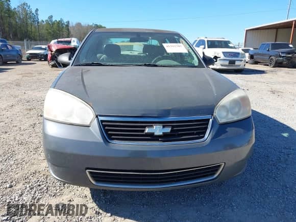 2008 Chevrolet Malibu Classic LS 1FL z VIN 1G1ZS58F88F139723, wystawiony jako IAAI lot #41391705 z przebiegiem 192 530 mil mil oraz . Historia ofert i sprzedaży dostępna na DreamBid. Obrazek 6.