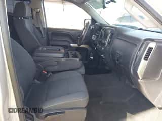 2017 Chevrolet Silverado 1500 LT z VIN 3GCPCRECXHG194539, wystawiony jako IAAI lot #43294157 z przebiegiem 81 136 mil mil oraz . Historia ofert i sprzedaży dostępna na DreamBid. Obrazek 5.