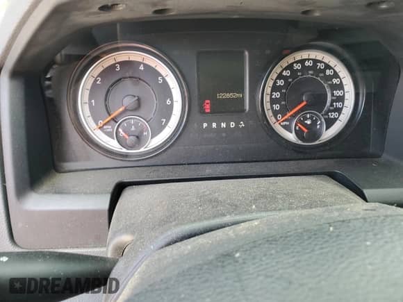 2016 Ram 1500 Tradesman z VIN 1C6RR6KG6GS415081, wystawiony jako Copart lot #47578425 z przebiegiem 122 852 mil mil oraz Czysty tytuł • Clean title. Historia ofert i sprzedaży dostępna na DreamBid. Obrazek 9.