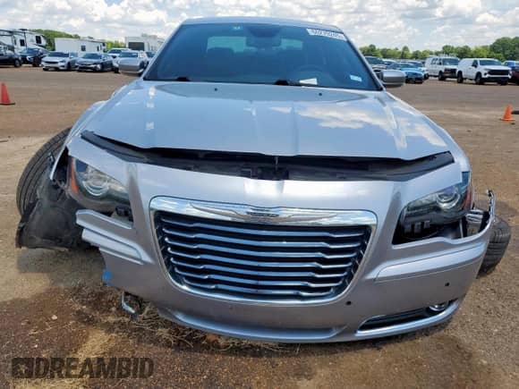 2014 Chrysler 300 S с VIN 2C3CCABT4EH100840, выставлен на аукционе Copart как лот 66270245 с пробегом 116 782 миль миль и Списание • Salvage title. История ставок и продаж доступна на DreamBid. Изображение 5.